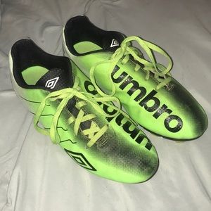 Big Boys/men’s 6 soccer cleats.